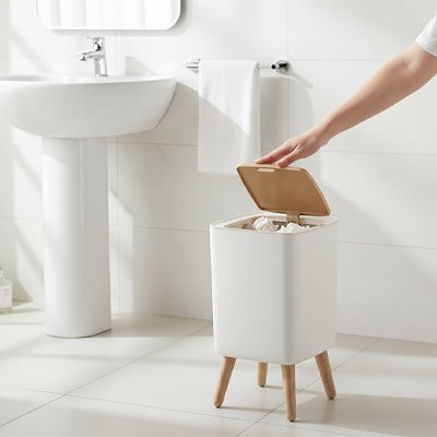 Poubelle salle de bain